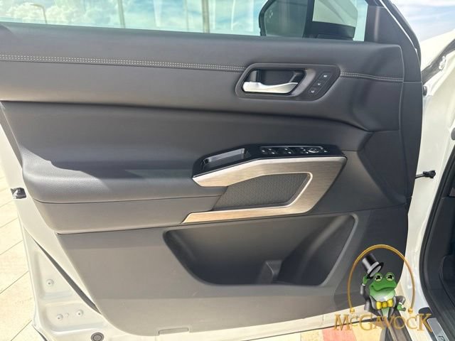 Used 2023 Nissan Pathfinder Platinum FWD image 10