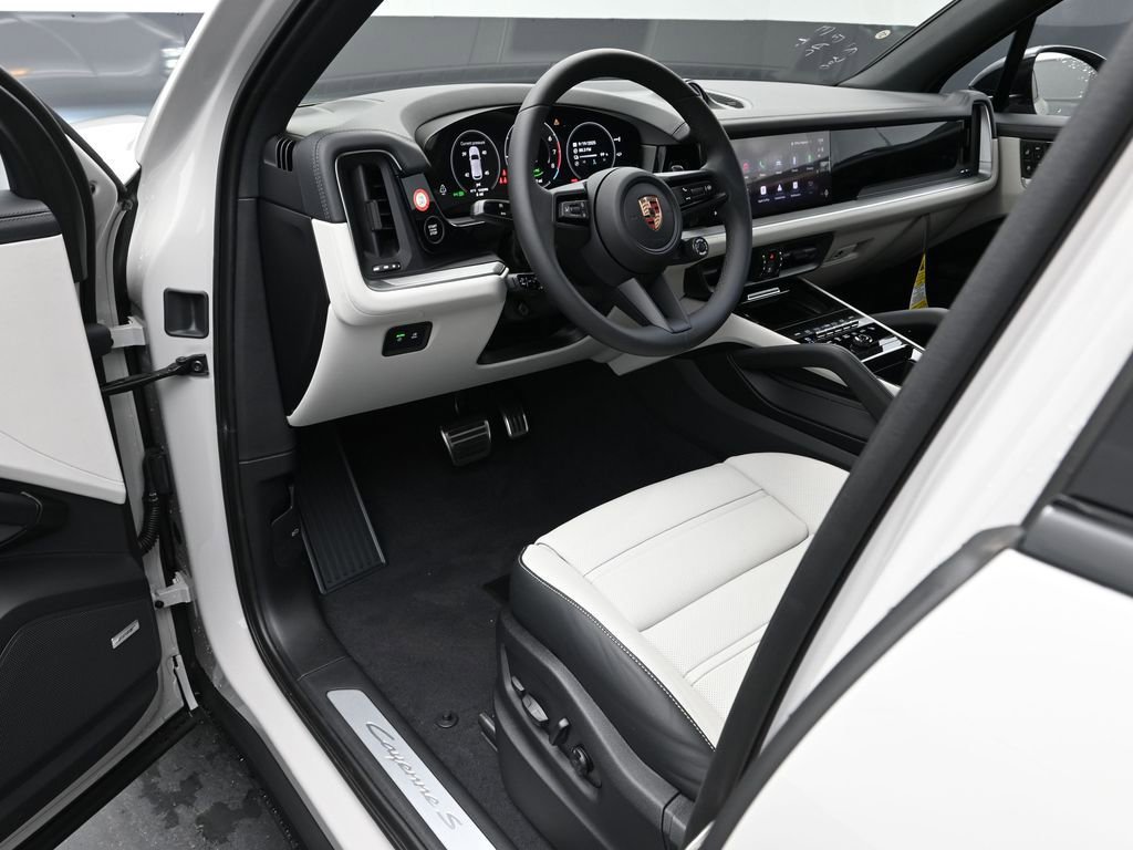 New 2026 Porsche Cayenne S image 4