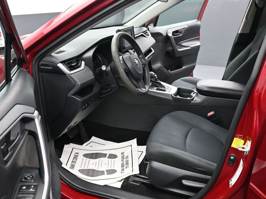 Used 2019 Toyota RAV4 LE w/ Carpet Mat Package image 17