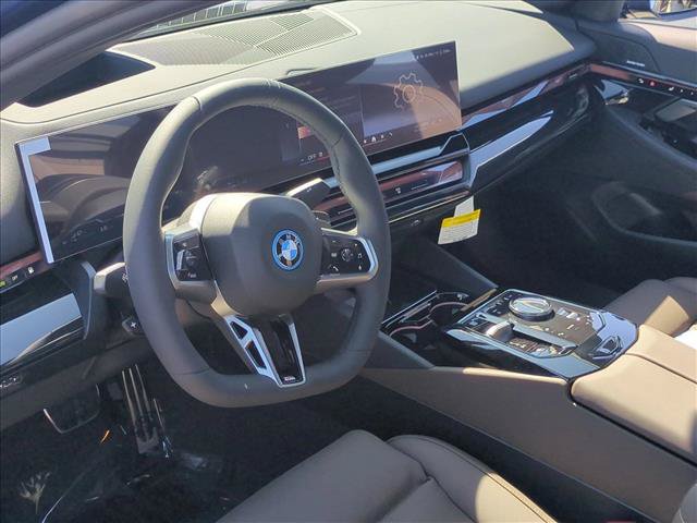 New 2027 BMW 550e xDrive AWD/4WD image 3