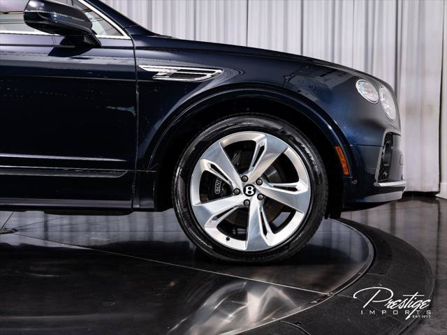 Used 2023 Bentley Bentayga Extended Wheelbase AWD/4WD image 16