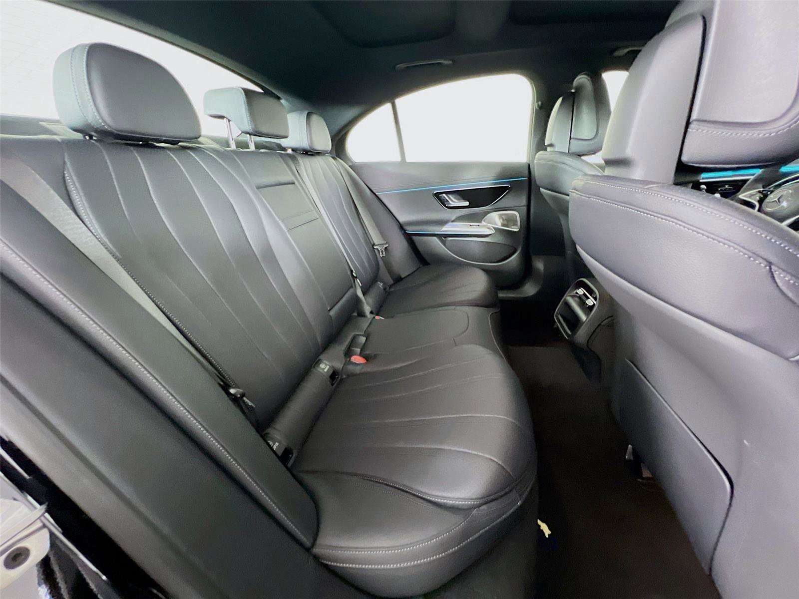 New 2026 Mercedes-Benz E 350 4MATIC Sedan image 24