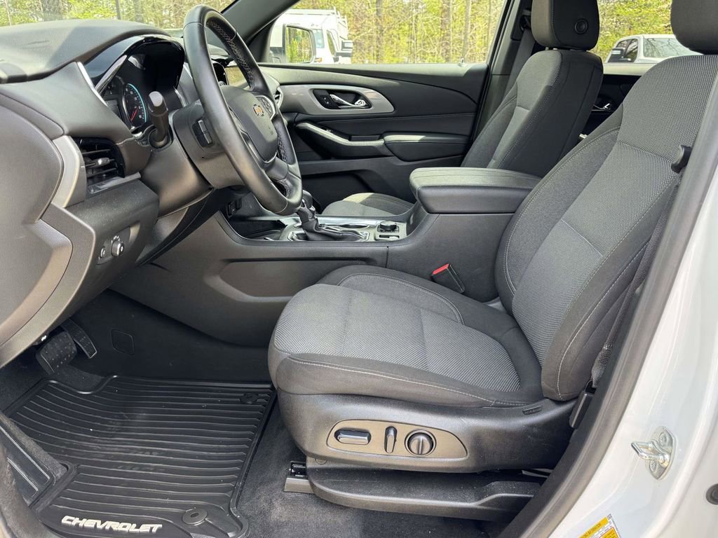 Used 2023 Chevrolet Traverse LT image 22