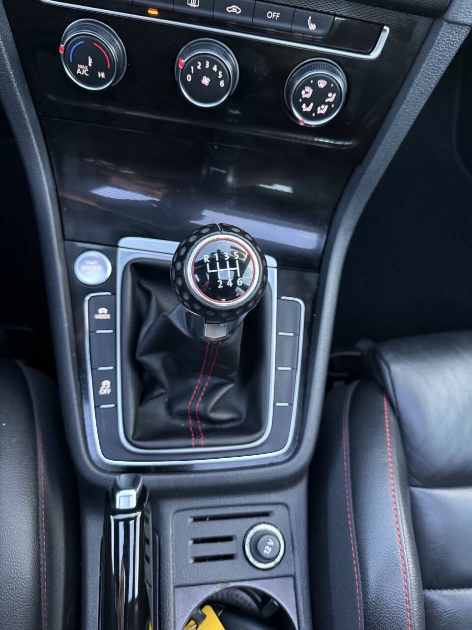 Used 2017 Volkswagen GTI SE FWD image 16