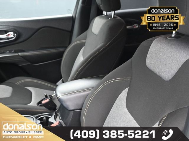 Used 2016 Jeep Cherokee Sport image 8