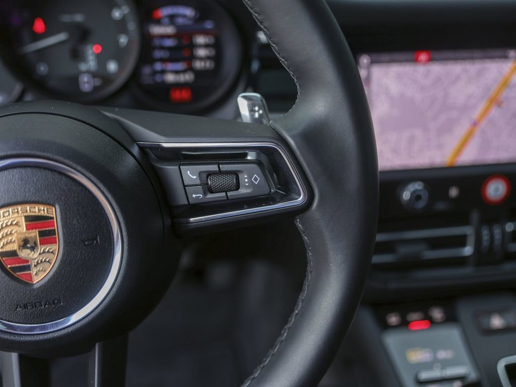 Certified 2025 Porsche Macan image 18