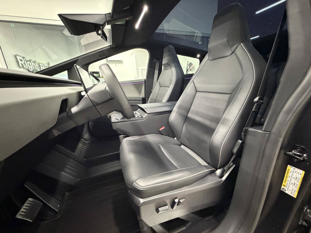 Used 2024 Tesla Cybertruck AWD Crew Cab image 9