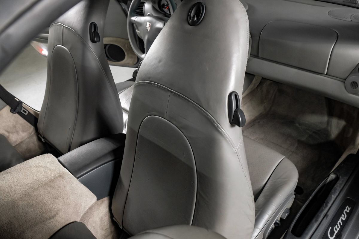 Used 2001 Porsche 911 Carrera RWD image 25