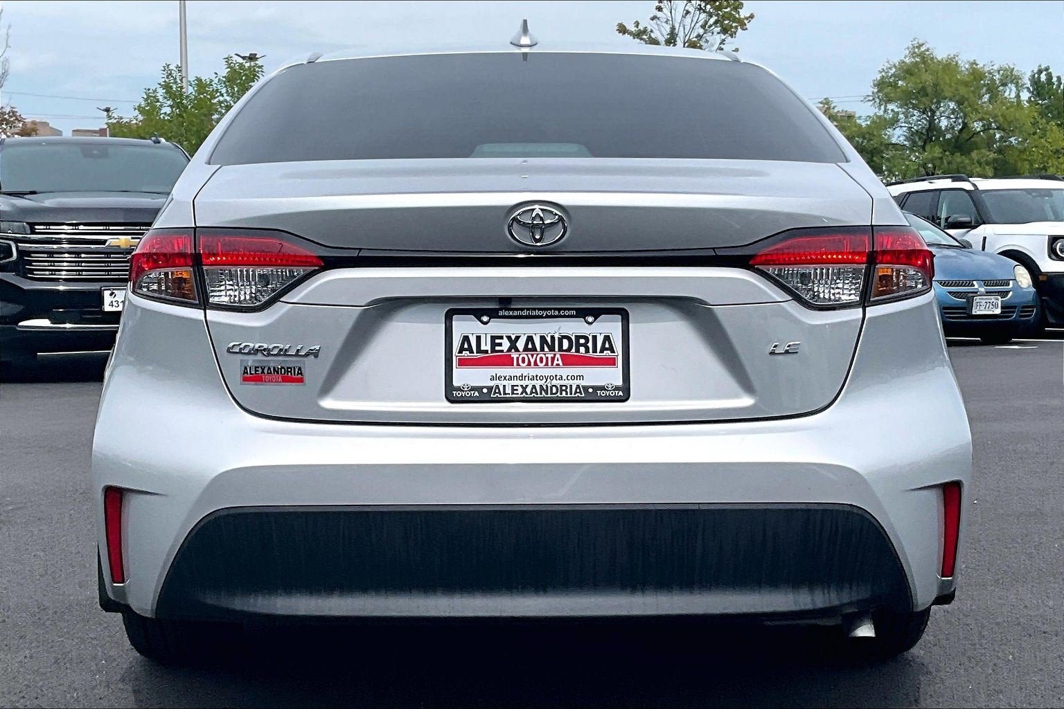 Used 2025 Toyota Corolla LE FWD image 4