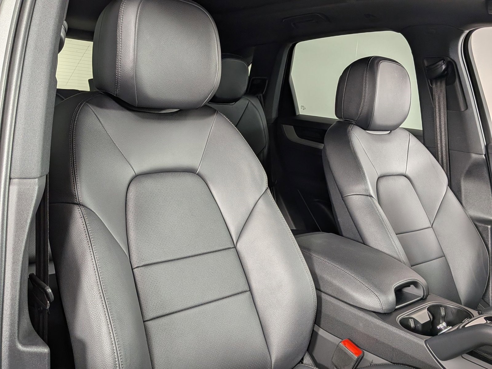 Certified 2025 Porsche Cayenne AWD/4WD image 24