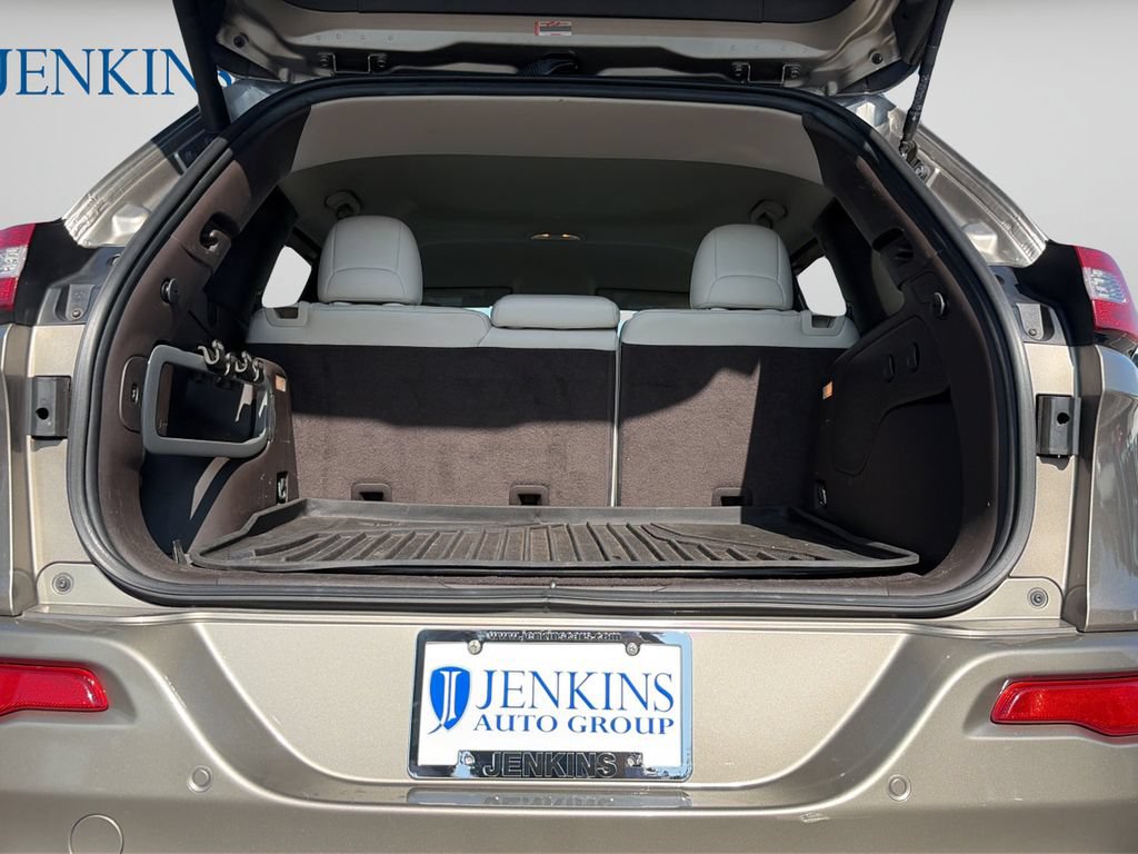 Used 2017 Jeep Cherokee Overland w/ Technology Group FWD image 9