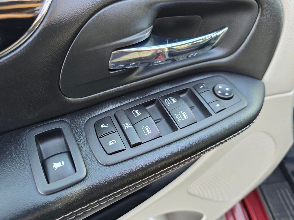 Used 2020 Dodge Grand Caravan SXT FWD image 32