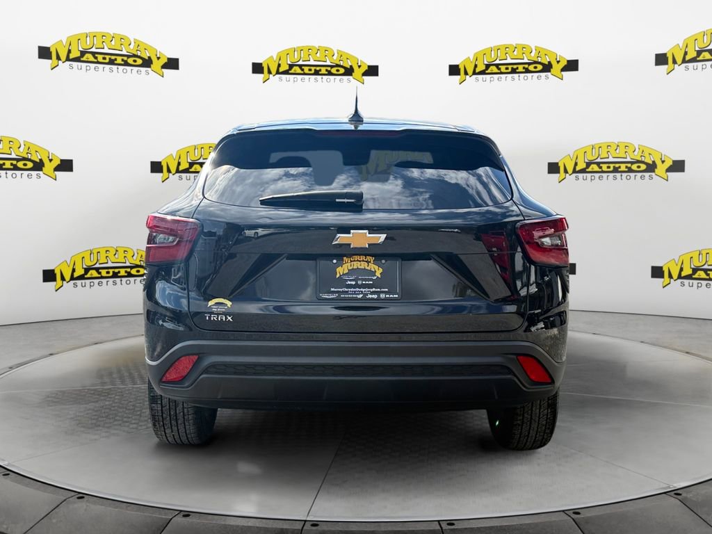 Used 2024 Chevrolet Trax LS w/ LS Convenience Package image 4