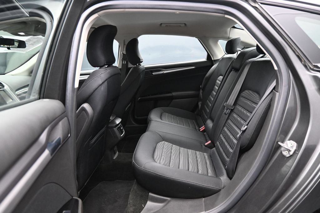 Used 2016 Ford Fusion SE FWD image 23