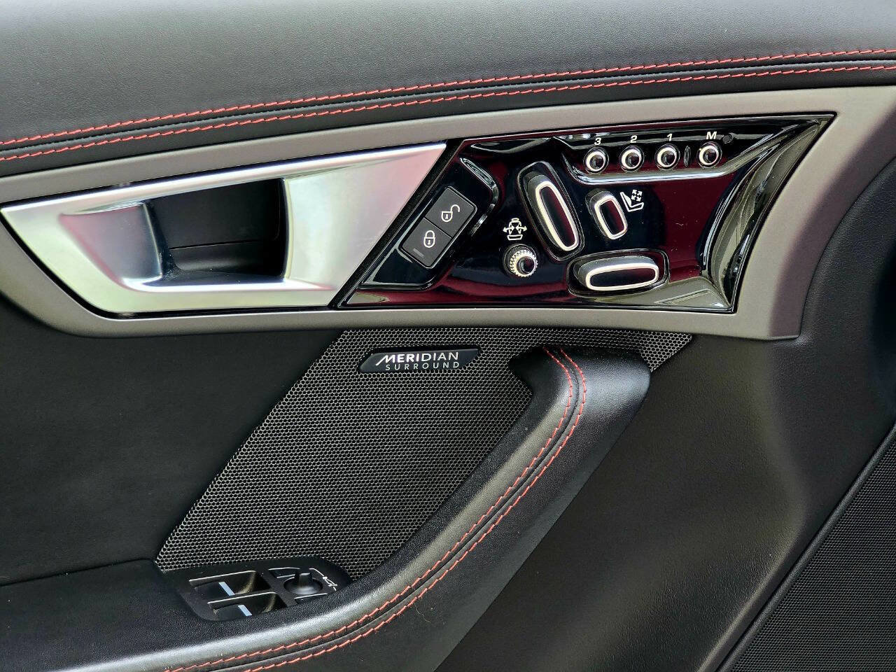 Used 2016 Jaguar F-TYPE R image 81