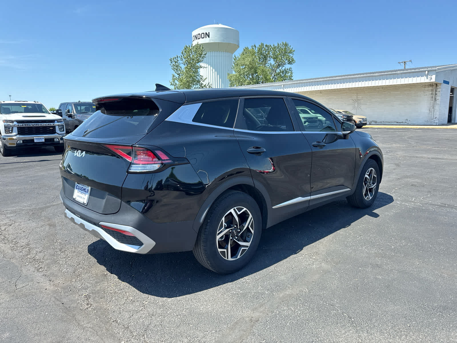 Used 2025 Kia Sportage LX FWD image 5