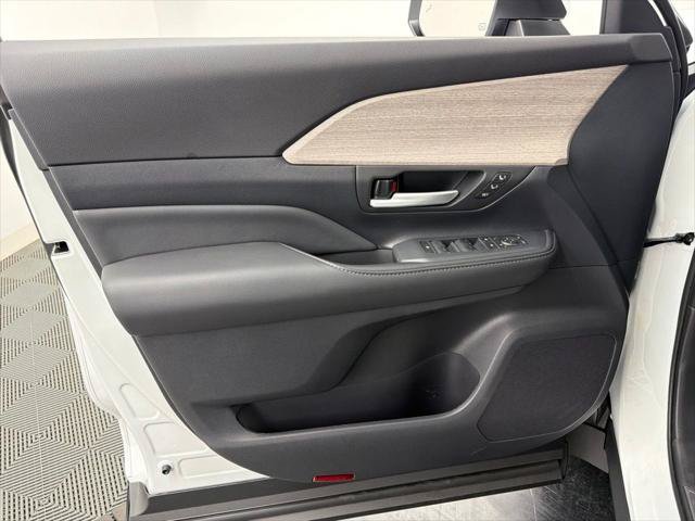 Certified 2026 Toyota Grand Highlander FWD image 19