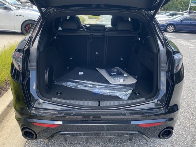 New 2025 Alfa Romeo Stelvio Sprint image 9