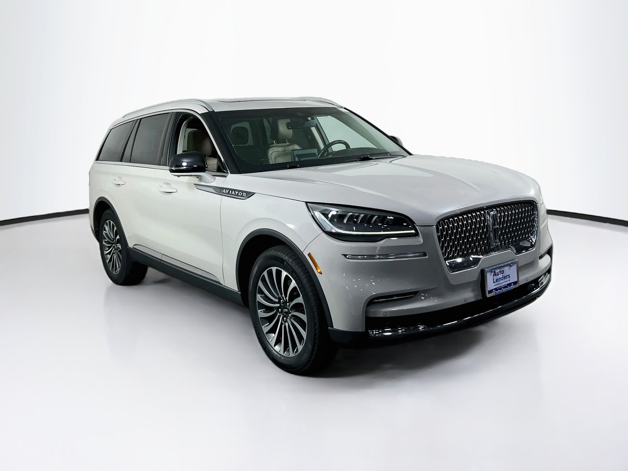 Used 2023 Lincoln Aviator Reserve w/ Elements Package Plus AWD/4WD image 3