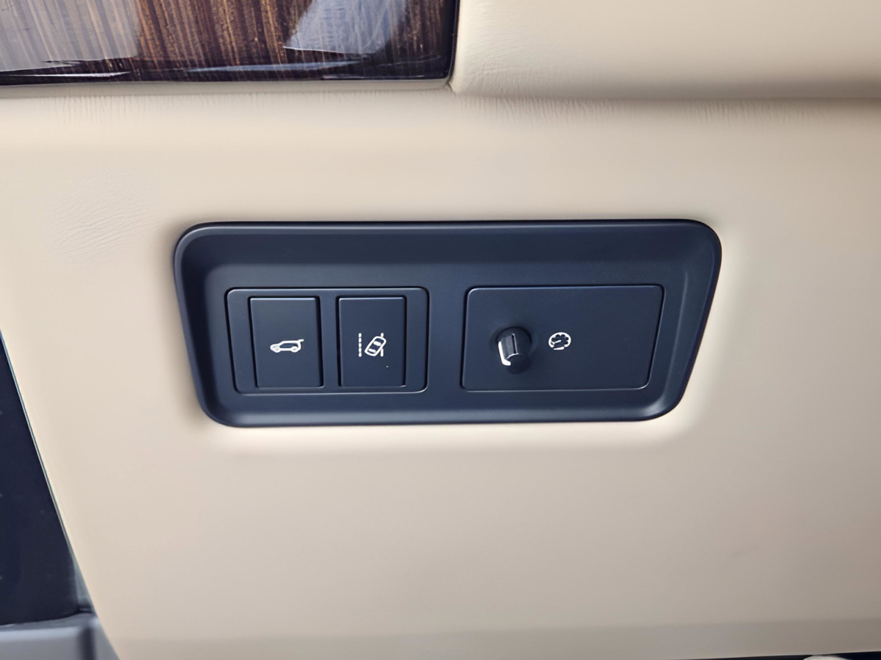 Used 2017 Land Rover Range Rover Sport HSE image 16