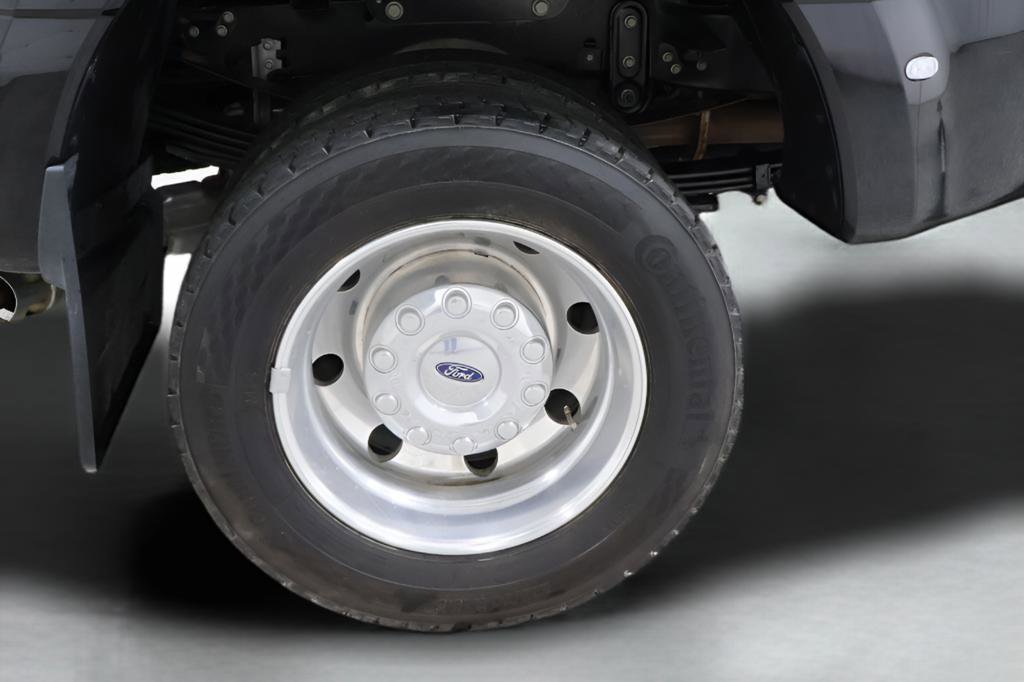 Used 2025 Ford F450 Platinum w/ FX4 Off-Road Package AWD/4WD image 32