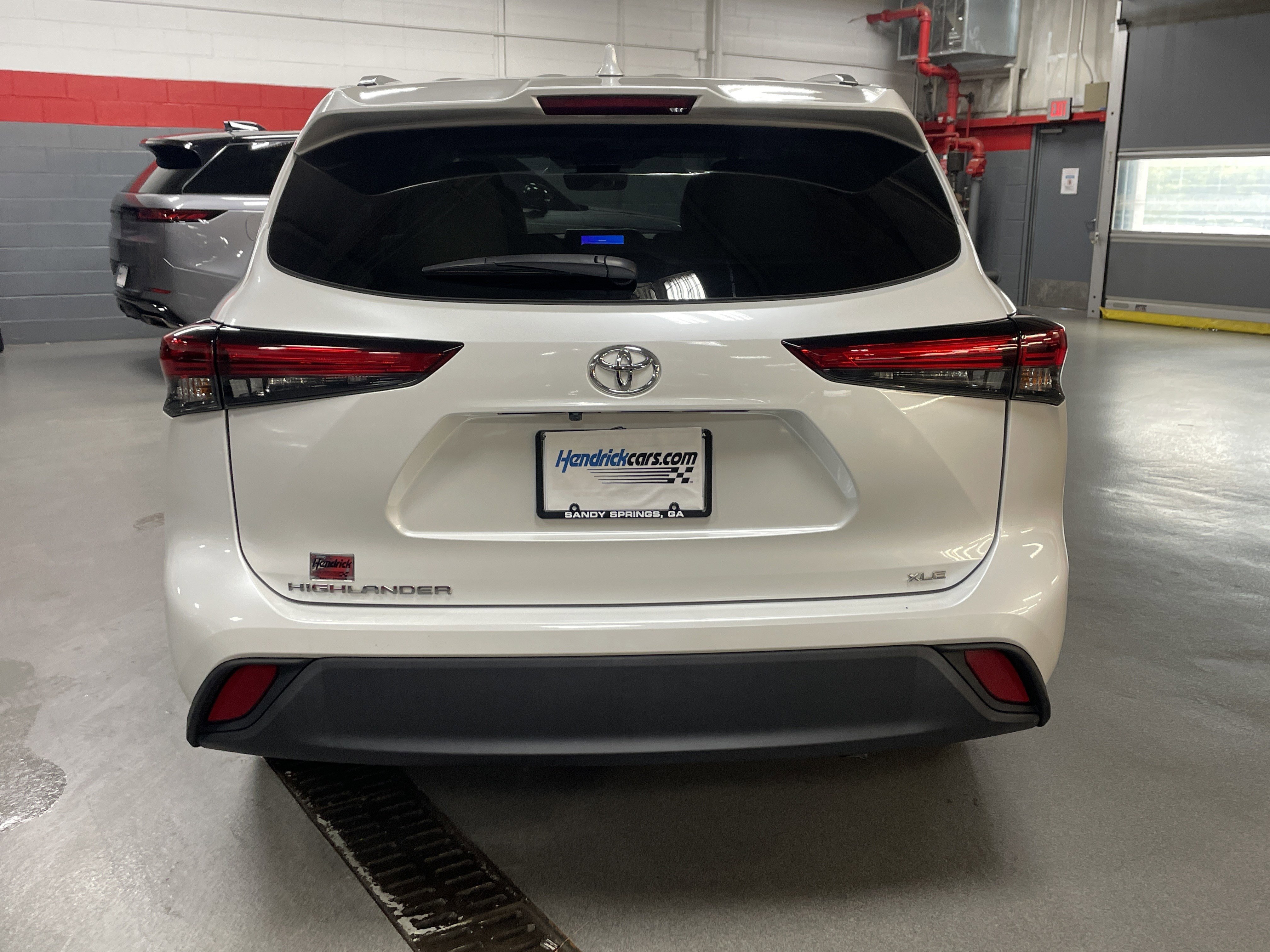 Used 2023 Toyota Highlander XLE image 9