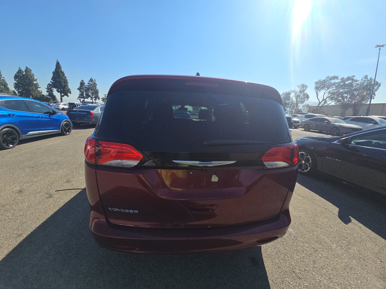 Used 2022 Chrysler Voyager LX image 8