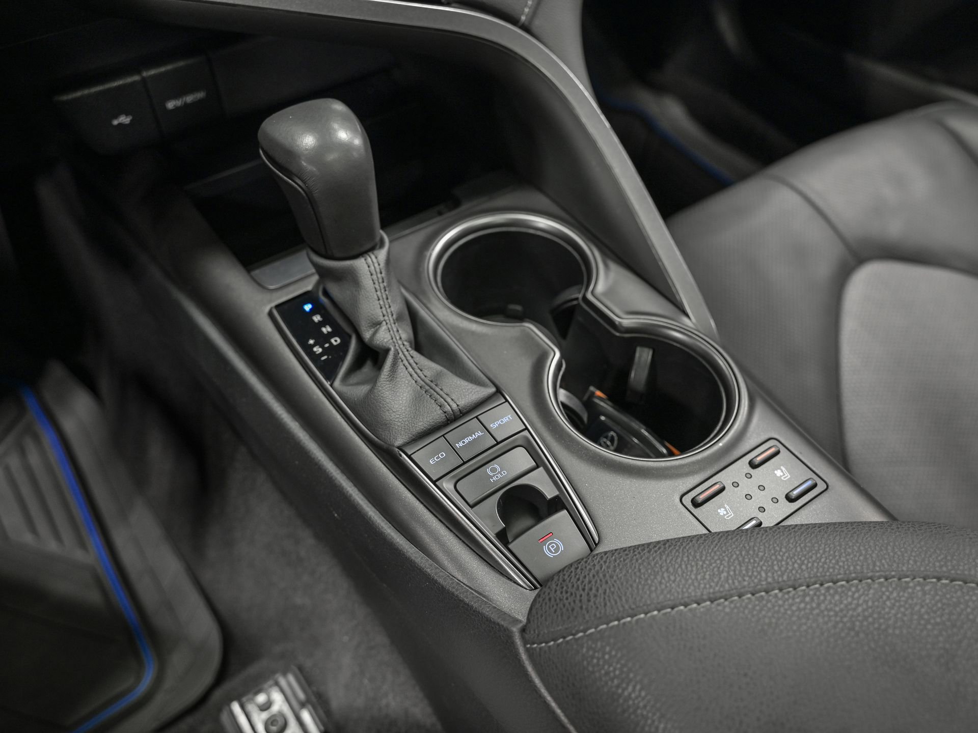 Used 2024 Toyota Camry XSE w/ Navigation Package image 22