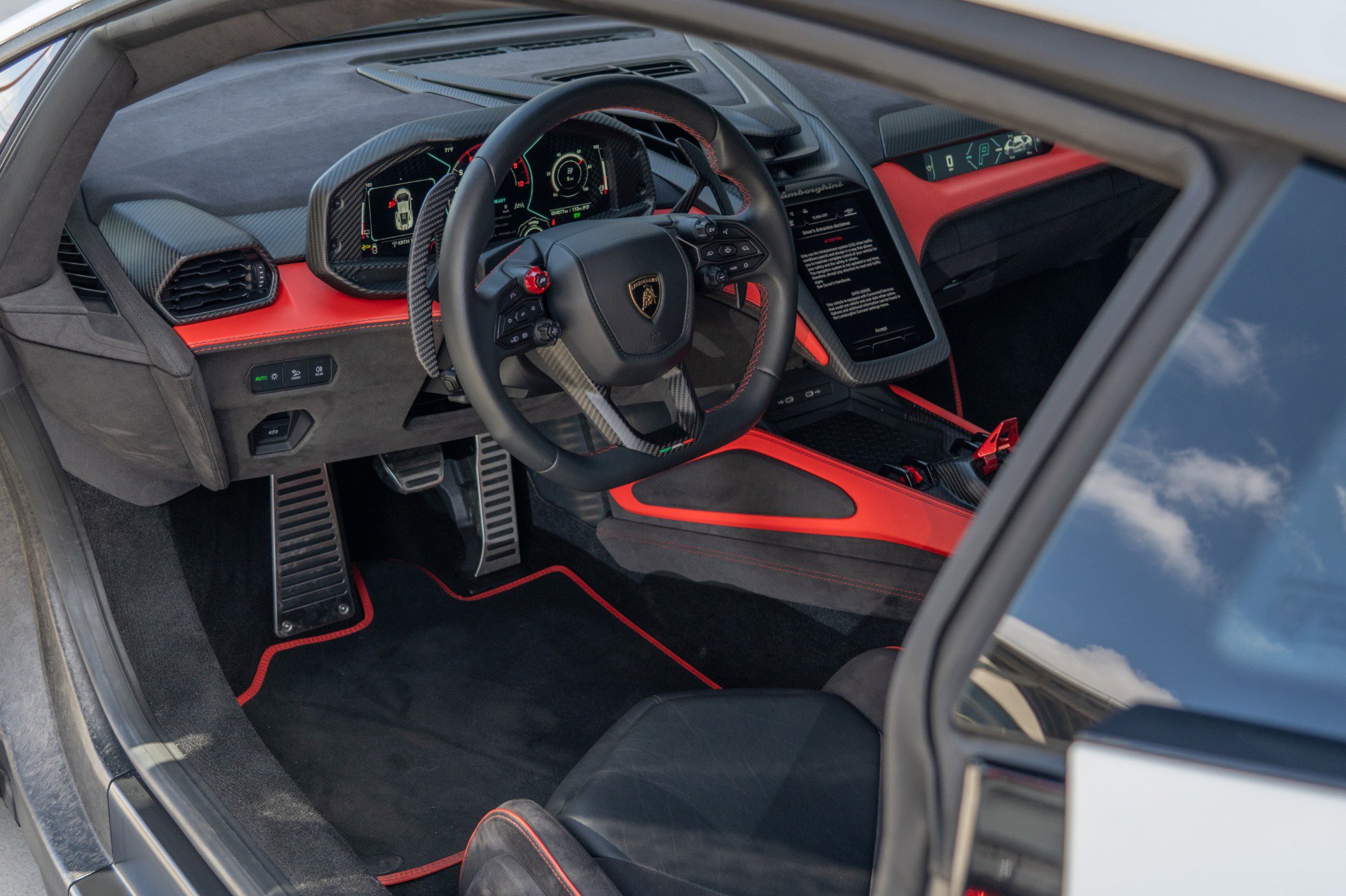 Used 2024 Lamborghini Revuelto image 50