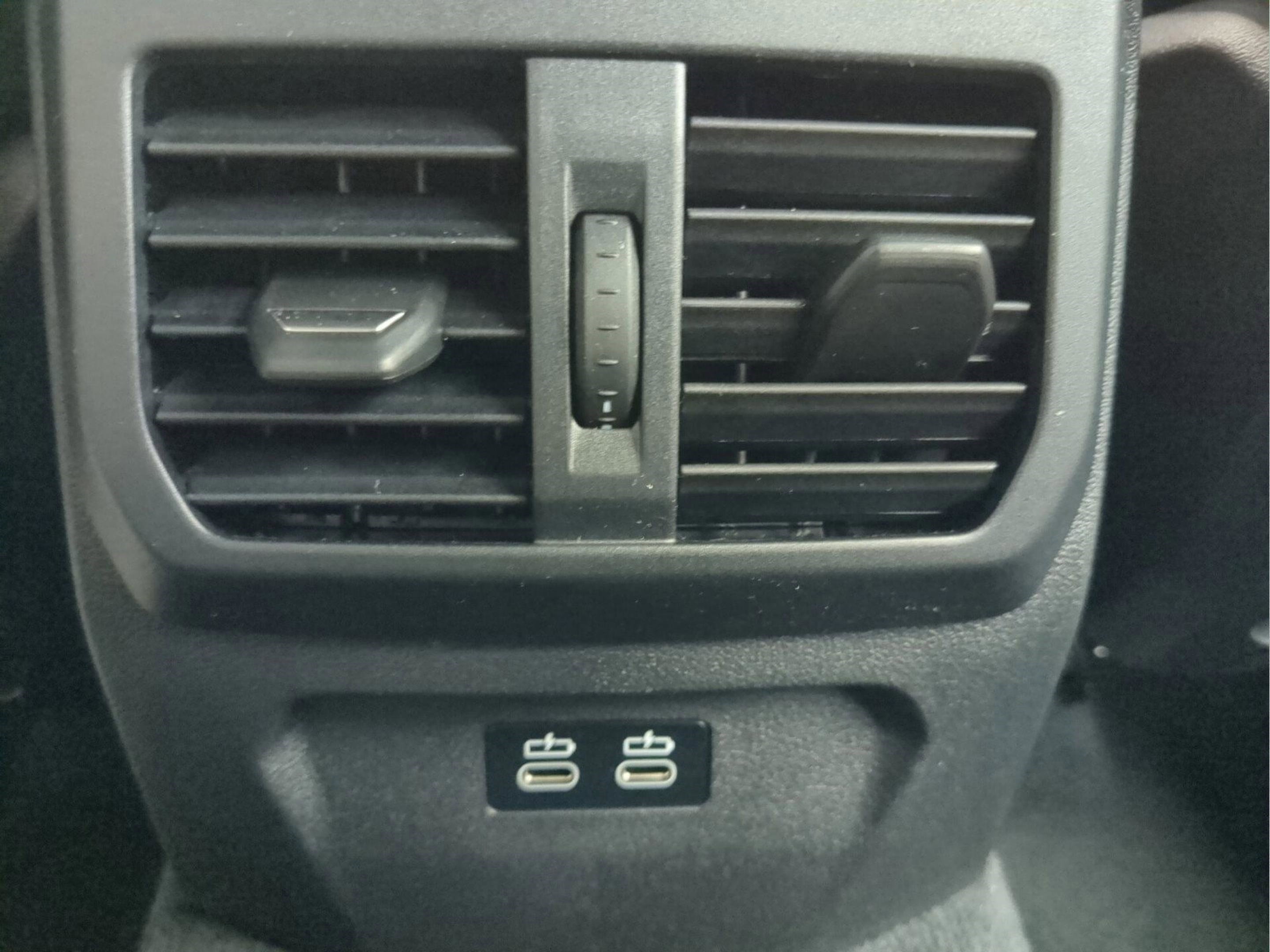 Used 2025 BMW M235i xDrive w/ M Performance Package image 15