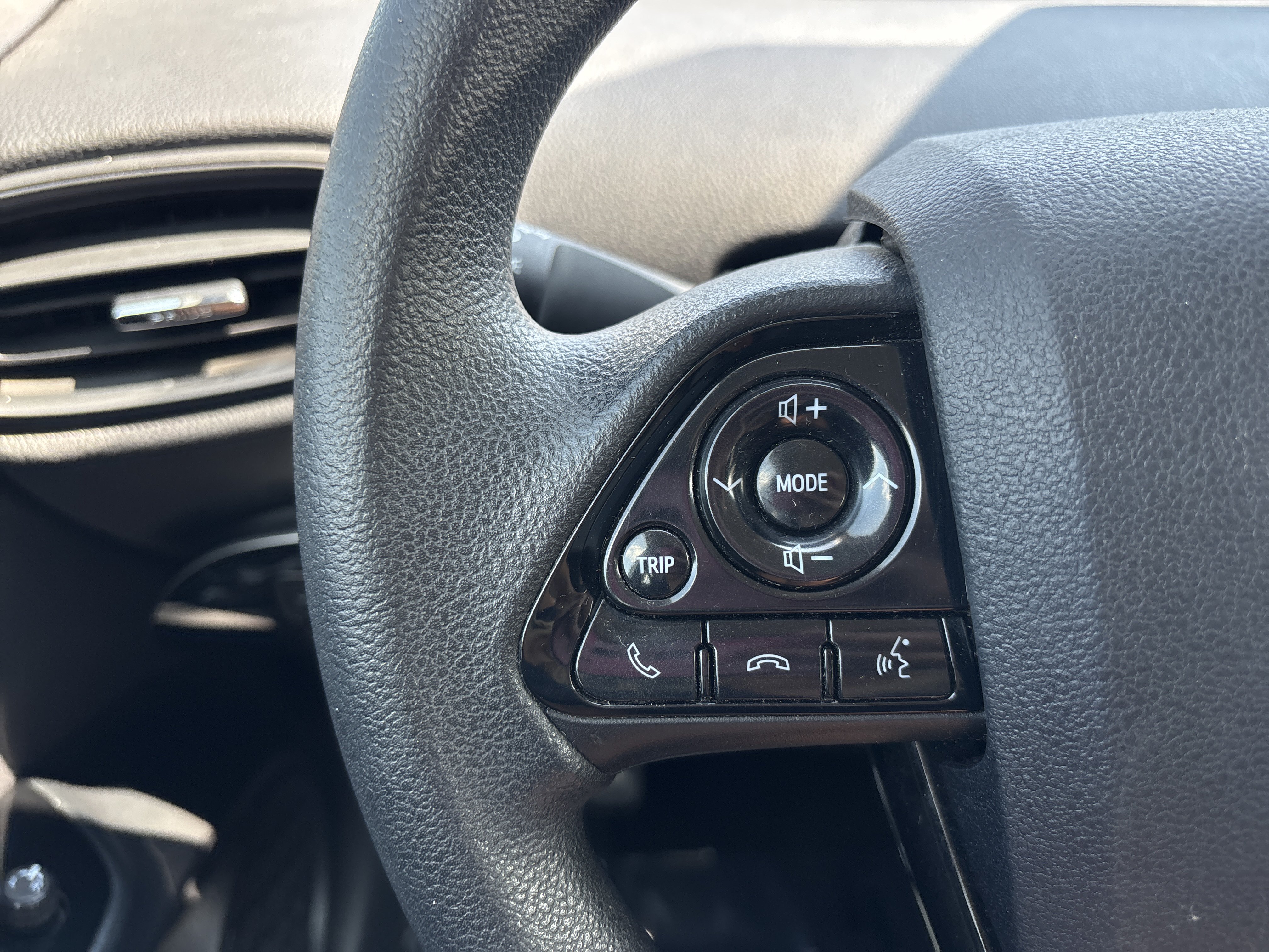 Used 2022 Toyota Prius LE FWD image 25
