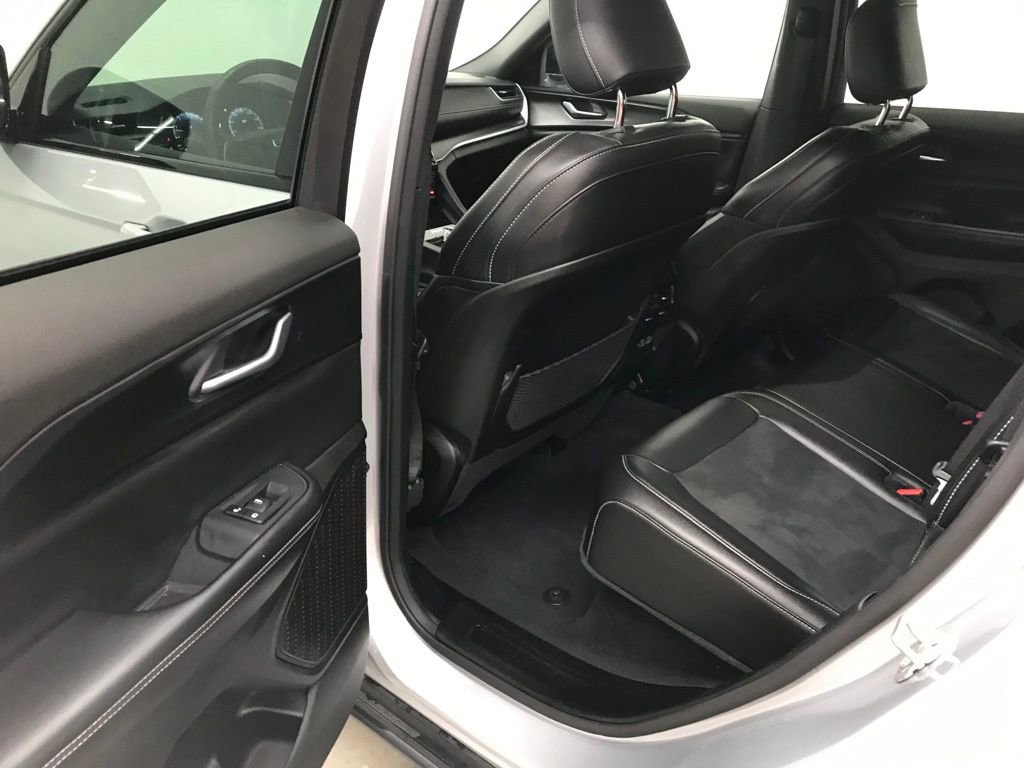 Used 2024 Jeep Grand Cherokee Altitude image 22