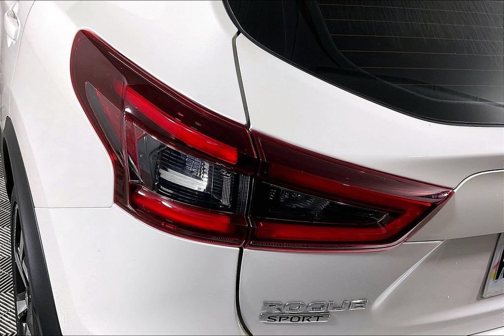 Used 2022 Nissan Rogue Sport SL w/ Premium Package FWD image 28