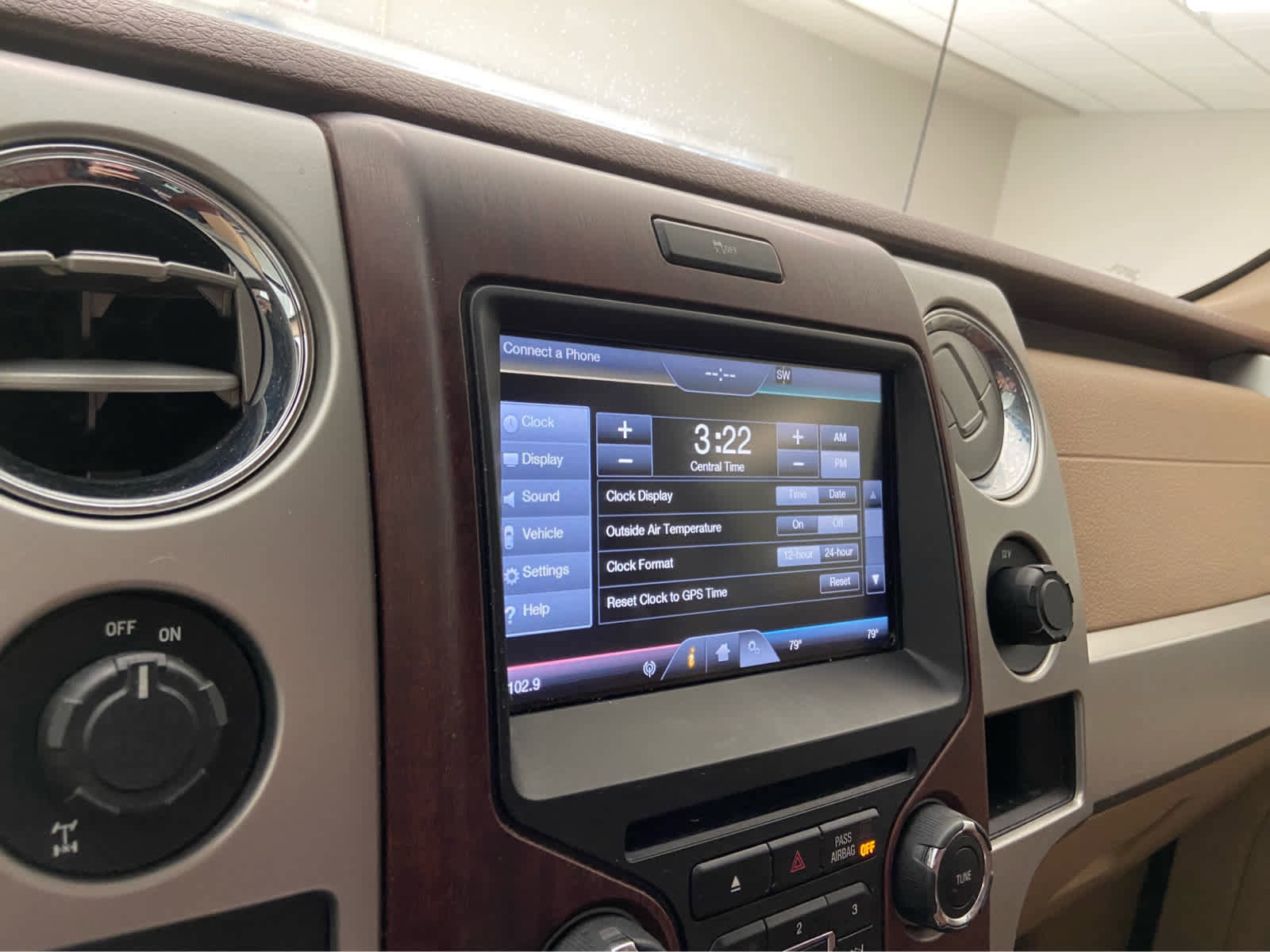 Used 2014 Ford F150 King Ranch w/ King Ranch Luxury Package RWD image 29