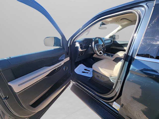 Used 2024 Ford Expedition XLT image 9