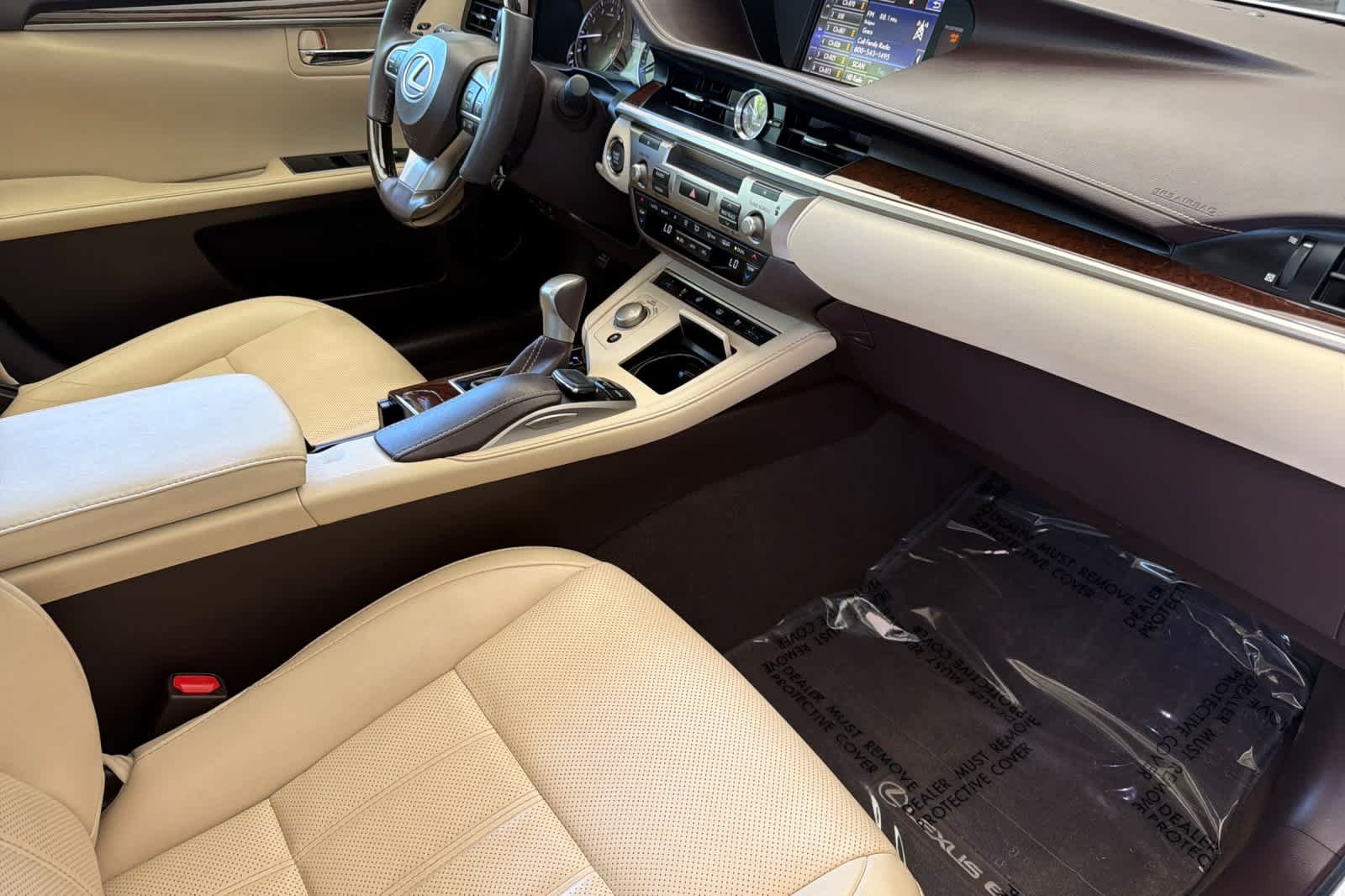 Used 2016 Lexus ES 350 w/ Luxury Package w/Wood Trim FWD image 16