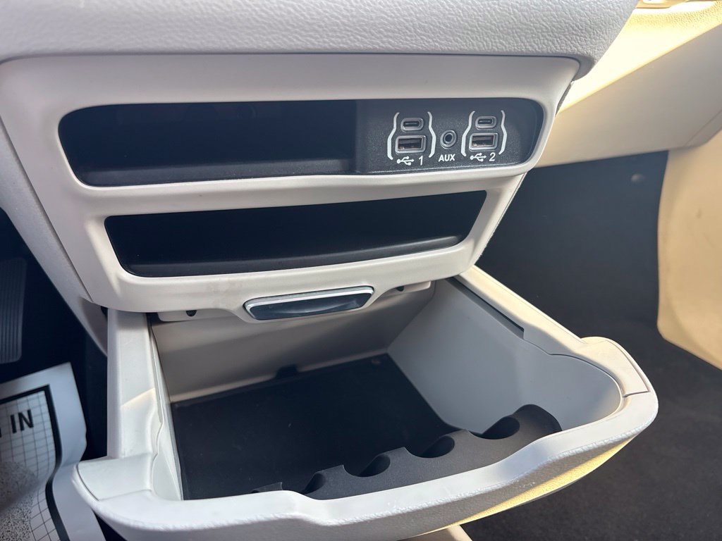 Used 2024 Chrysler Pacifica Touring-L FWD image 32