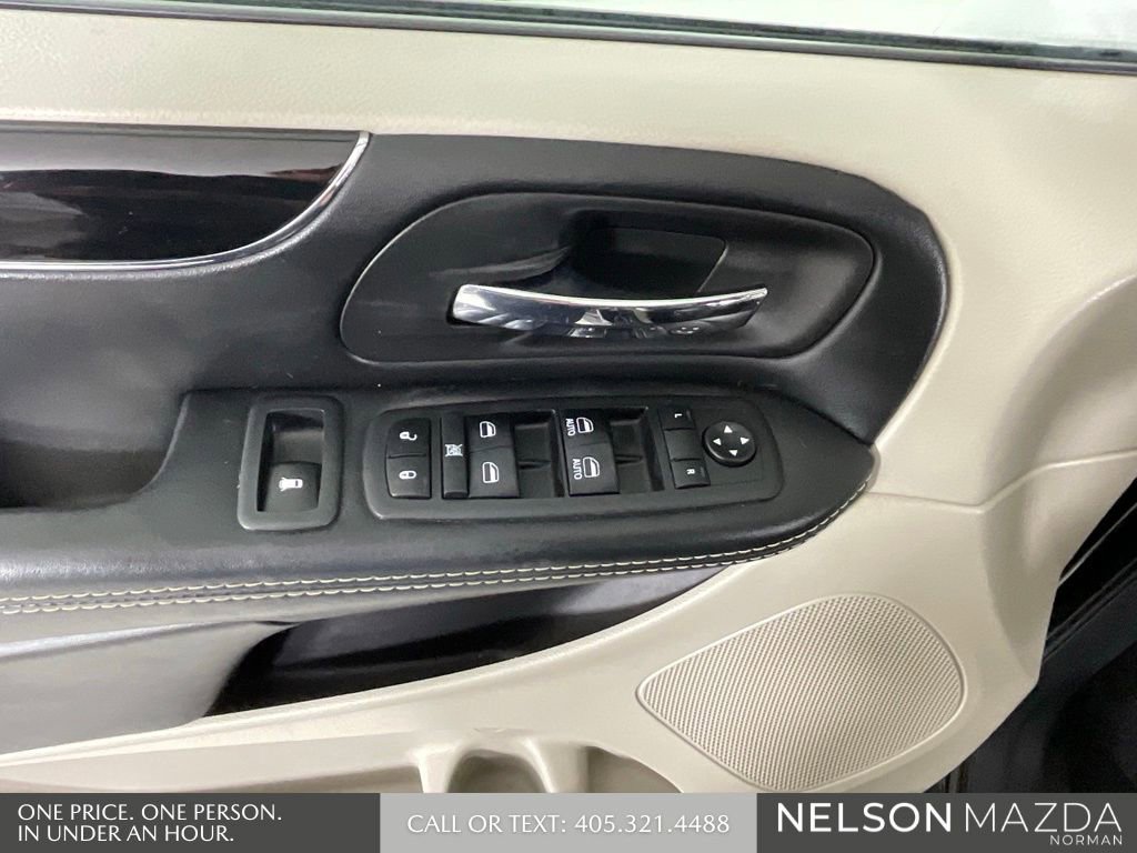 Used 2018 Dodge Grand Caravan SXT image 17