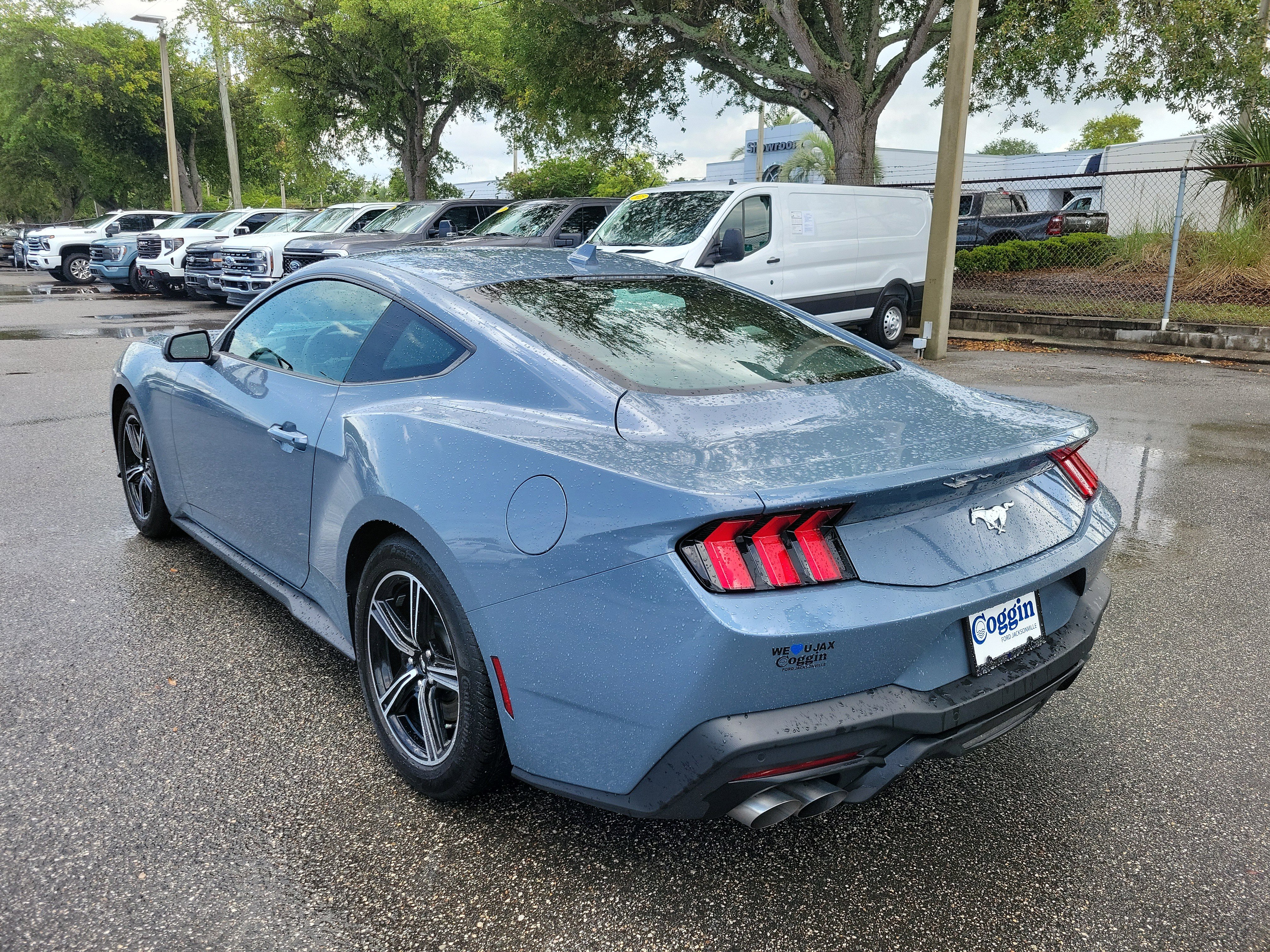 Used 2024 Ford Mustang Coupe RWD image 4