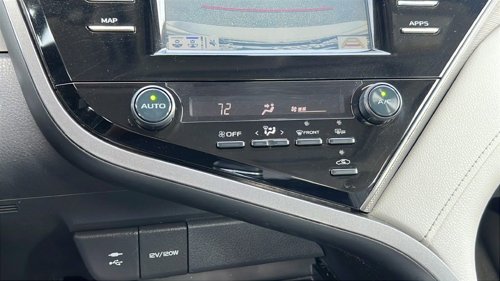 Used 2019 Toyota Camry SE w/ Convenience Package FWD image 22