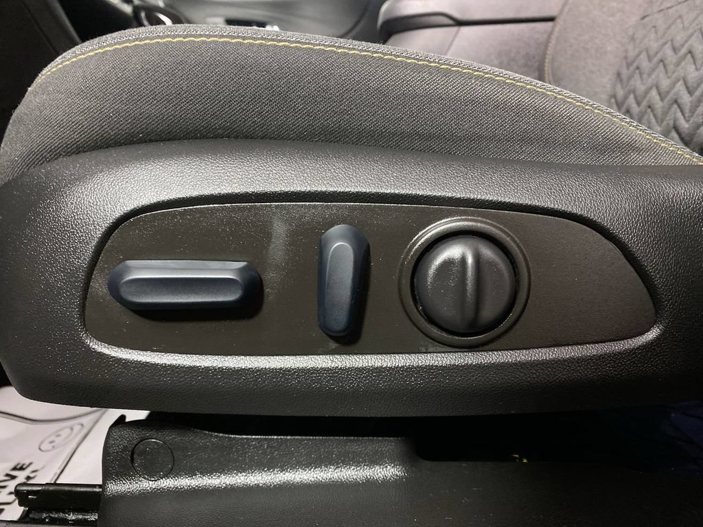 Certified 2023 Chevrolet Equinox LT FWD image 12