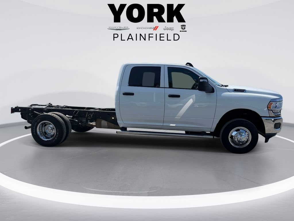 Used 2023 RAM 3500 Tradesman w/ Chrome Appearance Group AWD/4WD image 4