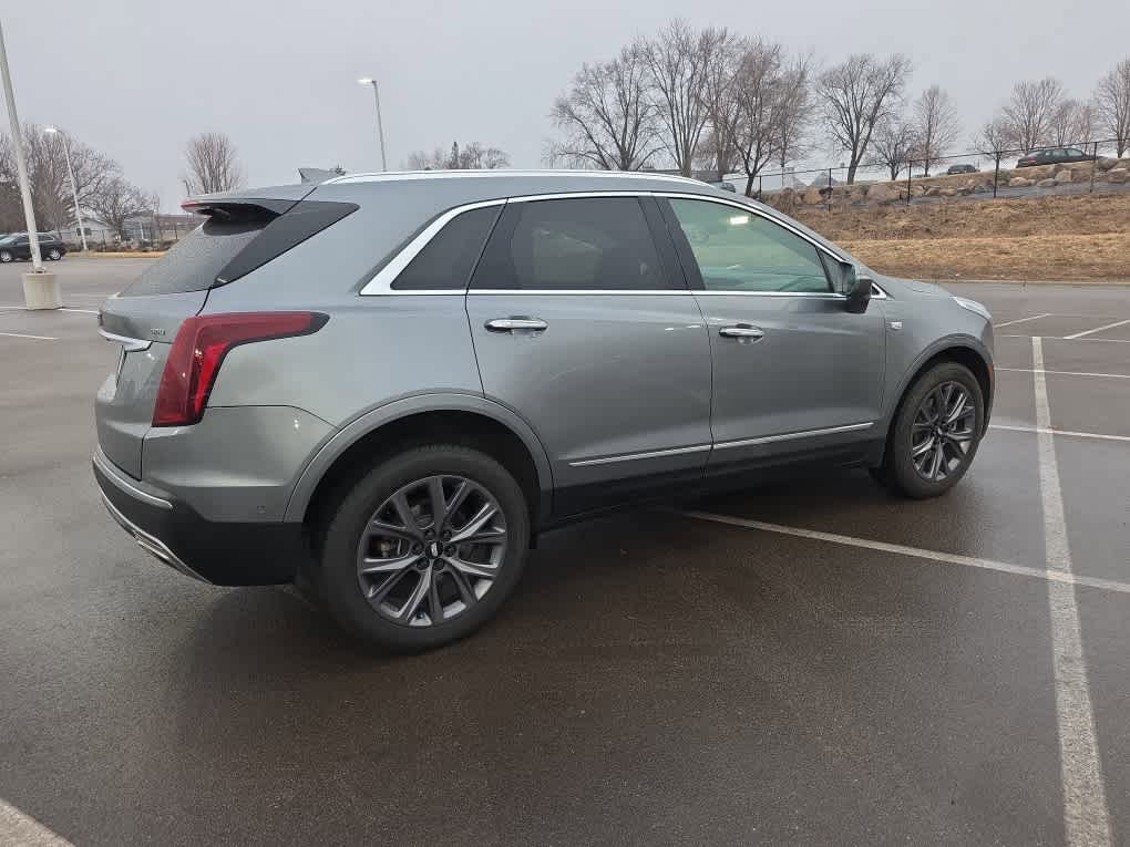 Used 2020 Cadillac XT5 Premium Luxury image 3