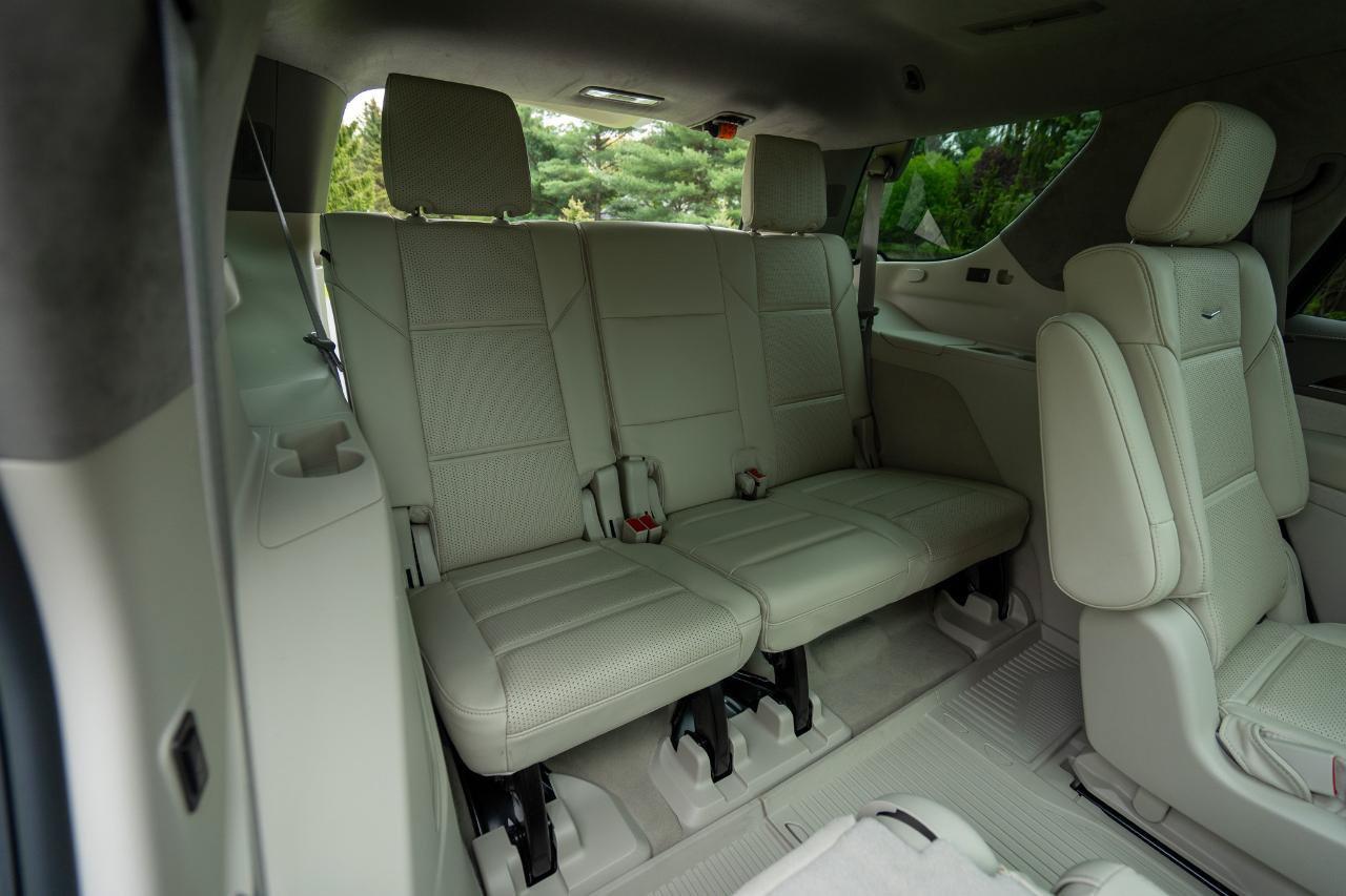 Used 2024 Cadillac Escalade Sport Platinum w/ LPO, ONYX Package AWD/4WD image 30