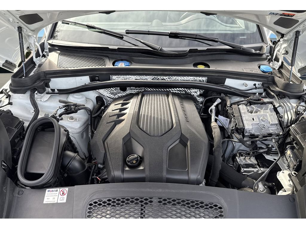 Used 2024 Porsche Macan Turbo image 33