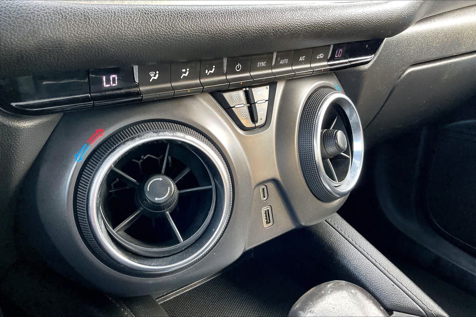 Used 2020 Chevrolet Blazer LT FWD image 35