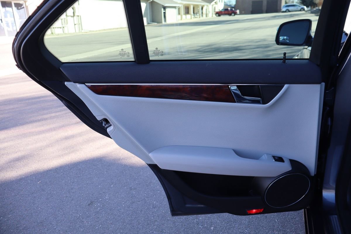 Used 2009 Mercedes-Benz C 300 4MATIC Sedan image 24