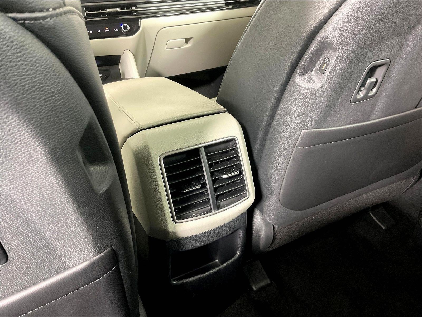Used 2026 Kia Sportage EX FWD image 11