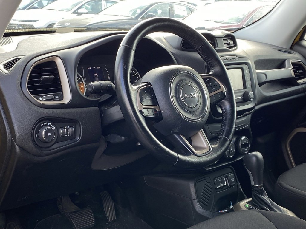 Used 2016 Jeep Renegade Latitude w/ Popular Equipment Group image 10