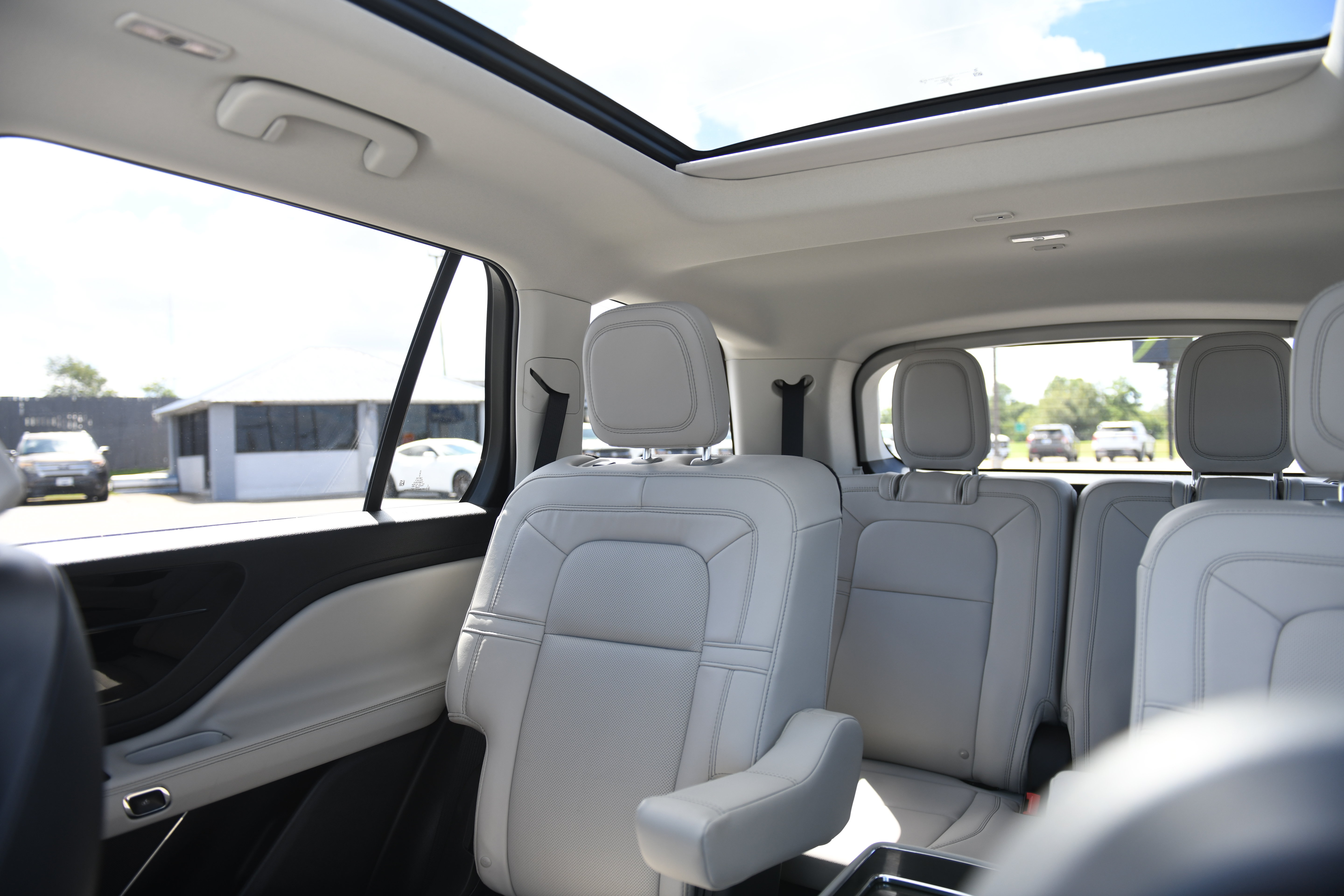 Used 2025 Lincoln Aviator Reserve w/ Jet Appearance Package RWD image 29